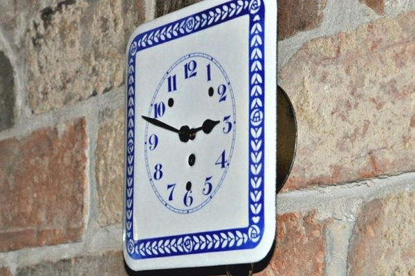 Zabytkowe zegary w kuchni - wyjątkowa dekoracja