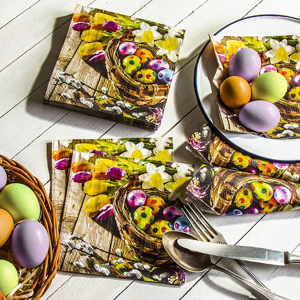 Wielkanocny stół - jak nakryć i ozdobić